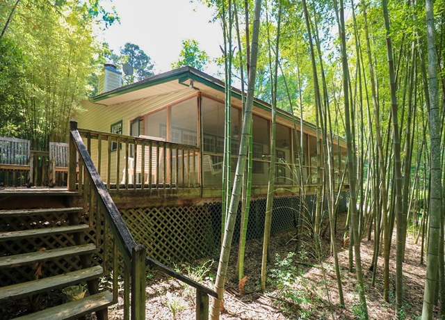 Property at 407 Lakeshore Dr, Bainbridge, GA 39819, 3 beds, 2 baths