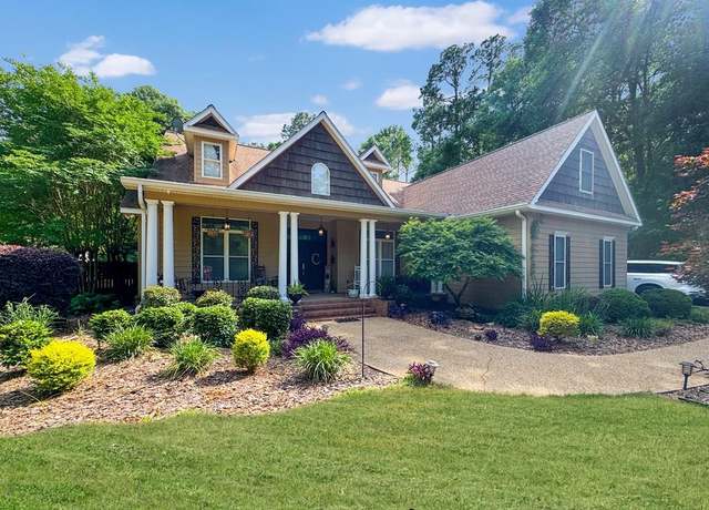 Property at 1010 Boxwood Dr, Bainbridge, GA 39819, 4 beds, 3 baths