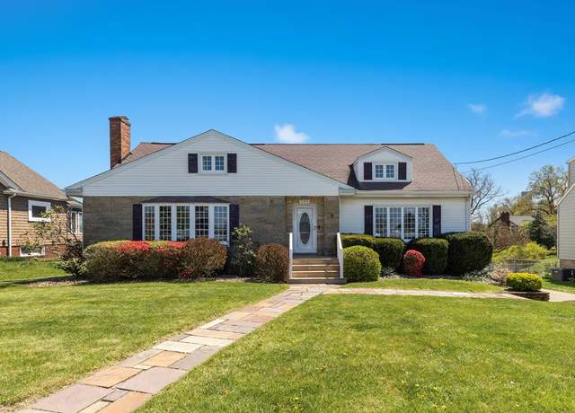 Property at 144 Ridgecrest Rd, Wheeling, WV 26003, 4 beds, 3.5 baths