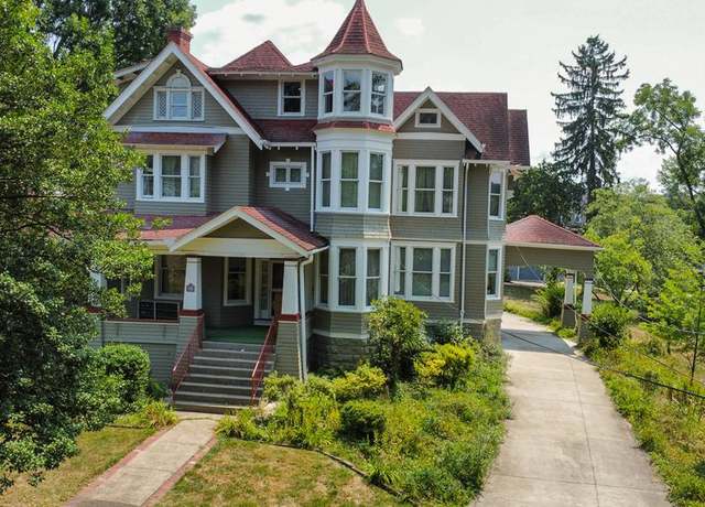 Property at 109 Parkview Ln, Wheeling, WV 26003, 8 beds, 4.5 baths