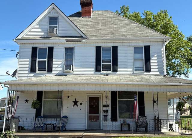 Property at 520 10th St, Moundsville, WV 26041, 8 beds, 3 baths