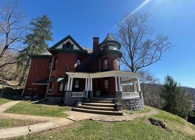 Property at 98 Edgwood Street Building St E, Wheeling, WV 26003, 5 beds, 5 baths