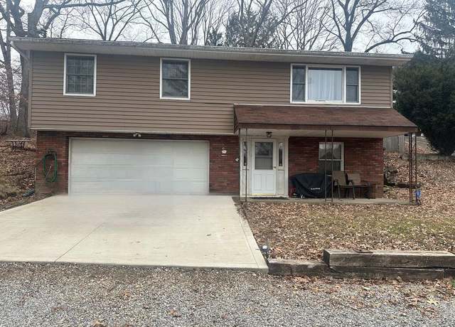 Property at 31 Hawthorn Ln, Chester, WV 26034, 3 beds, 1.5 baths