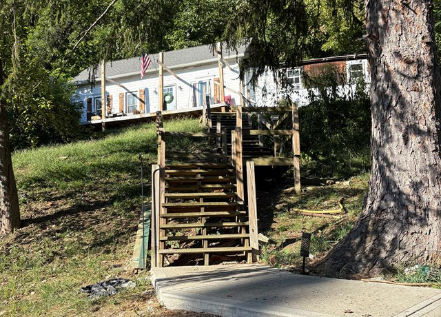 Property at 7 Sligar Ave, Wheeling, WV 26003, 2 beds, 1 bath