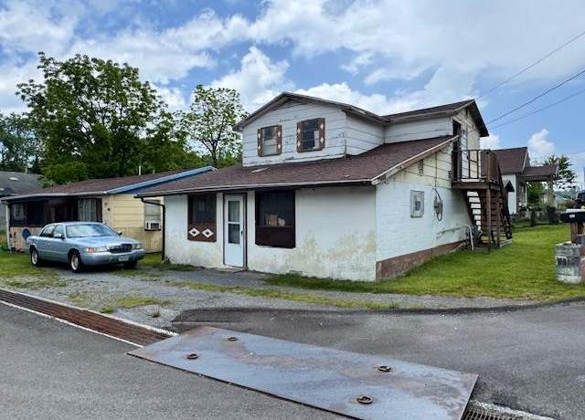 Property at 200 East First St, Princeton, WV 24740, 6 beds, 4 baths