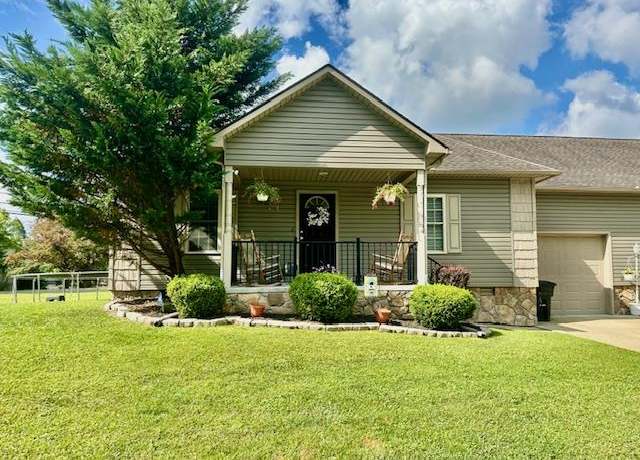Property at 144 Jefferson St, Beckley, WV 25801, 3 beds, 2 baths