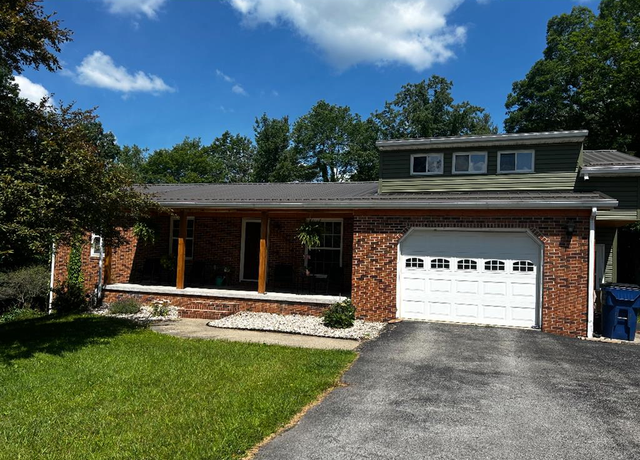 Property at 243 Skyline Dr, Beaver, WV 25832, 4 beds, 2.5 baths