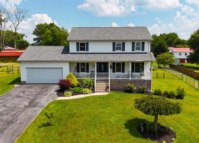 Property at 218 E Maple Ave, Fayetteville, WV 25840, 5 beds, 3.5 baths