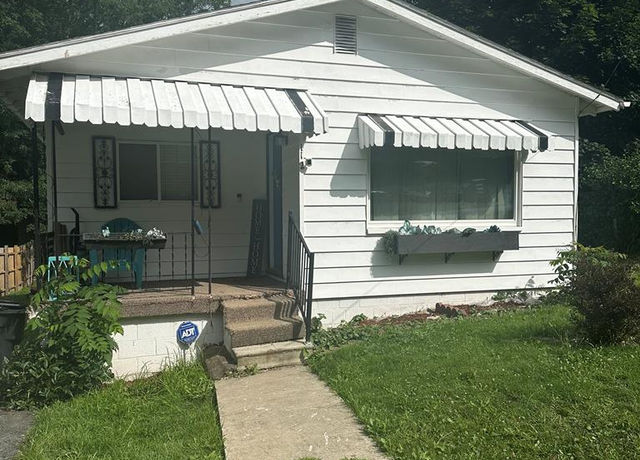 Property at 112 Morris Ave, Beckley, WV 25801, 2 beds, 1 bath