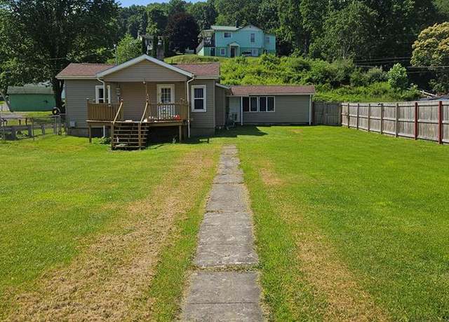 Property at 206 W Railroad Ave, Sophia, WV 25921, 3 beds, 1 bath