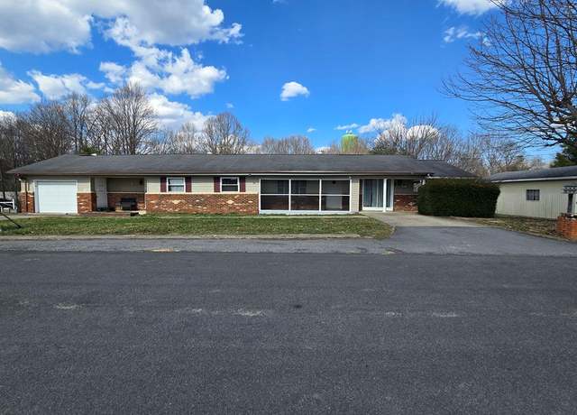 Property at 124 Brown St, Beckley, WV 25801, 3 beds, 2 baths