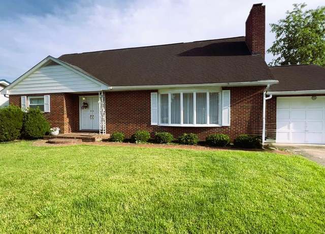 Property at 1925 Oakridge Dr, Charleston, WV 25311, 4 beds, 2 baths