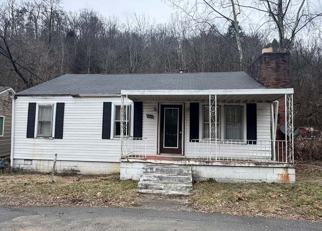 Property at 137 Pine Ave, Pineville, WV 24874, 2 beds, 1 bath