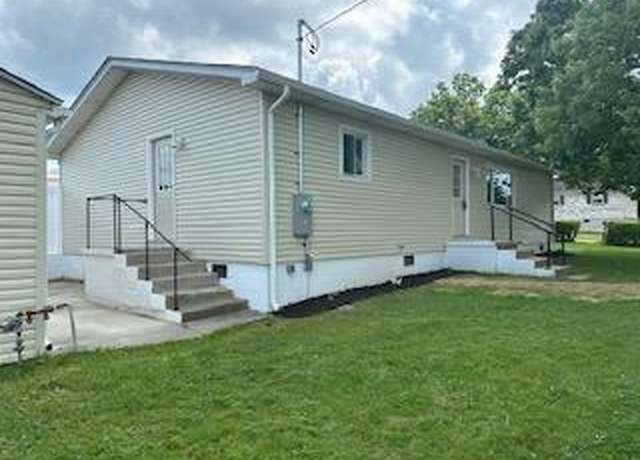 Property at 301 Patterson St, Oak Hill, WV 25901, 4 beds, 2 baths