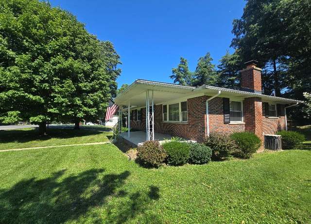 Property at 100 Painter Driver Dr, Beckley, WV 25801, 3 beds, 2.5 baths