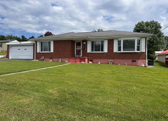 Property at 160 Riner Ave, Oak Hill, WV 25901, 3 beds, 2.5 baths