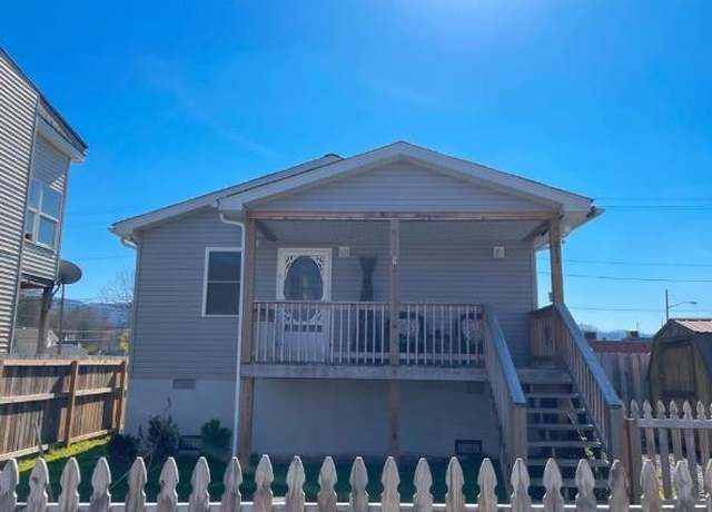 Property at 272 2nd St, Rainelle, WV 25962, 3 beds, 2 baths