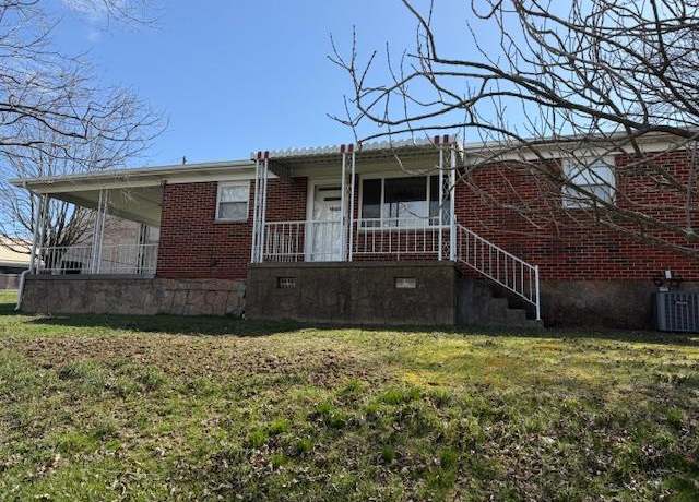 Property at 122 Lori St, Beckley, WV 25801, 3 beds, 1 bath