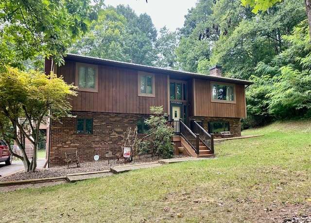 Property at 100 Woodview Ln, Beckley, WV 25801, 4 beds, 2.5 baths