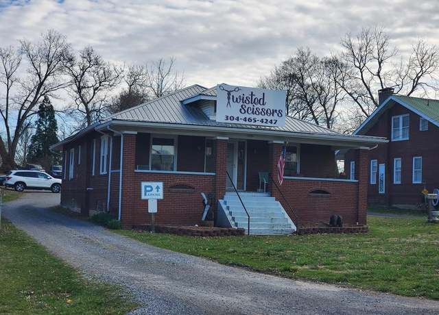 Property at 598 Main Street St E, Oak Hill, WV 25901, 2 beds, 1 bath