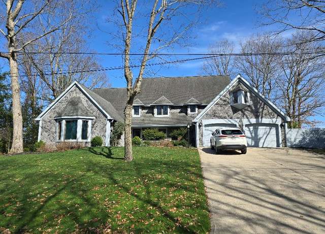 Property at 204 East Bunting Ln, Beckley, WV 25801, 4 beds, 3.5 baths