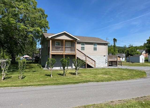Property at 127 Calhoun St, Alderson, WV 24910, 3 beds, 2 baths