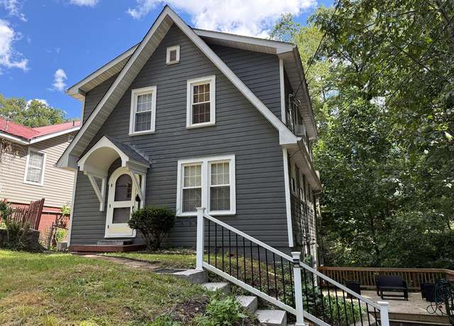 Property at 114 Lee St, Beckley, WV 25801, 4 beds, 2 baths