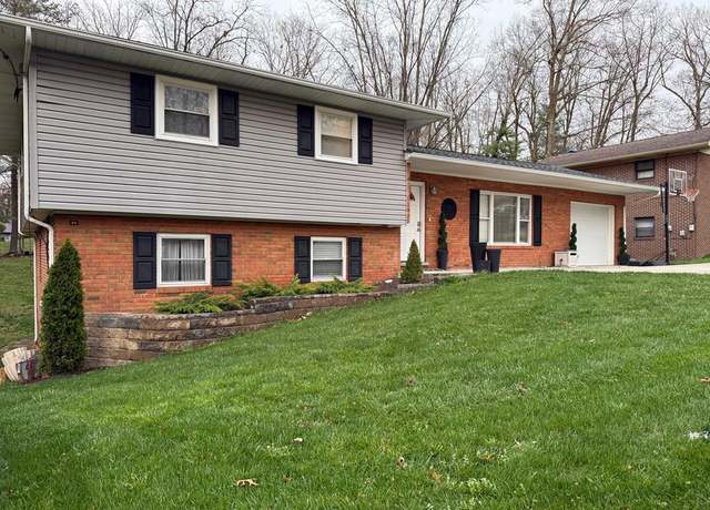 Property at 111 Roberts St, Beckley, WV 25801, 4 beds, 3 baths