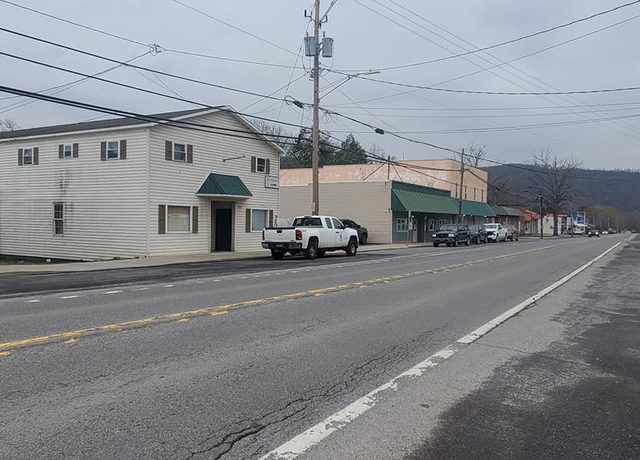 Property at 552 Nicholas St, Rupert, WV 25984, 8 beds, 21 baths