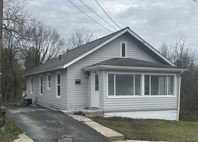 Property at 222 Clyde St, Beckley, WV 25801, 3 beds, 1 bath