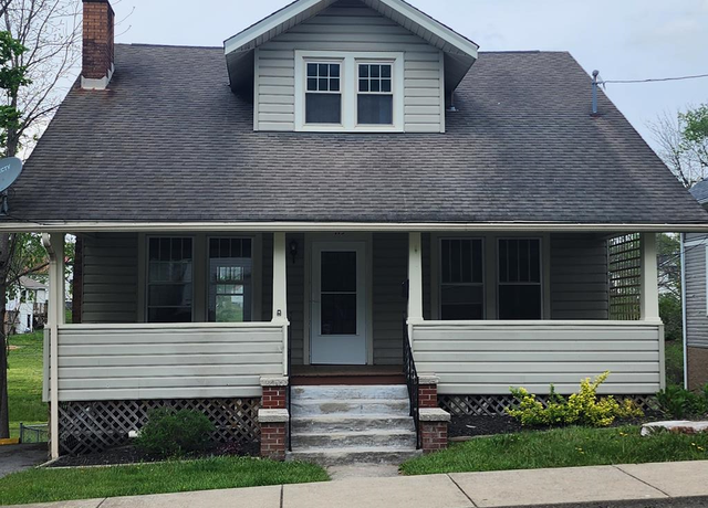 Property at 119 Elkins St, Beckley, WV 25801, 3 beds, 2 baths
