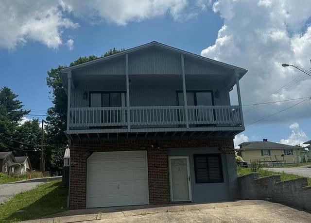 Property at 105 1/2 Laurel Ter, Beckley, WV 25801, 2 beds, 1.5 baths