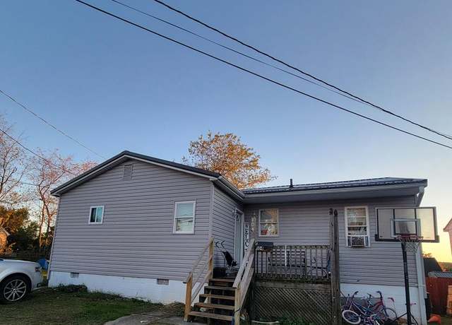 Property at 104 Rice St, Beckley, WV 25801, 4 beds, 2 baths