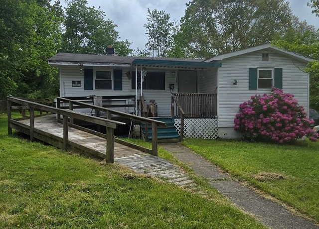 Property at 220 Mills Ave, Beckley, WV 25801, 2 beds, 1 bath