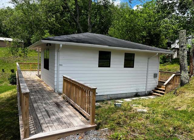 Property at 208 S Hill St, Mabscott, WV 25871, 2 beds, 1 bath
