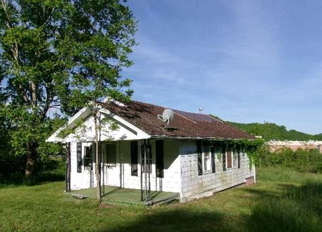 Property at 490 Flat Top Rd, Shady Spring, WV 25918, 2 beds, 1 bath