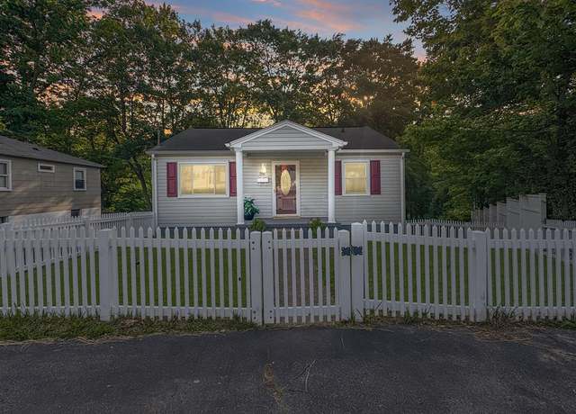 Property at 216 Dorcas Ave, Beckley, WV 25801, 4 beds, 2 baths