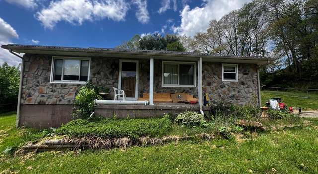 Photo of 503 Hidden Valley Dr, Oak Hill, WV 25901
