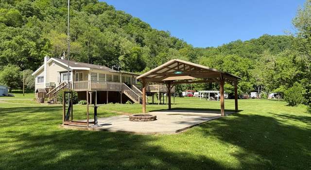 Photo of 62 River Dr, Hinton, WV 25951