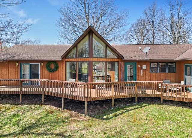 Property at 370 Saxon Pl, Bluefield, WV 24701, 3 beds, 2 baths