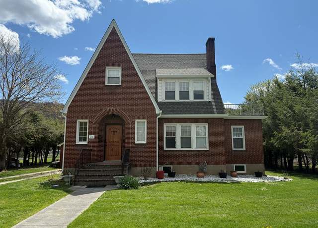 Property at 1231 Augusta St, Bluefield, WV 24701, 3 beds, 1.5 baths