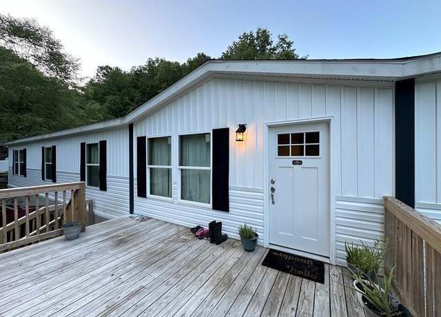 Property at 116 Atomic Ct, Bluefield, WV 24701, 4 beds, 2 baths