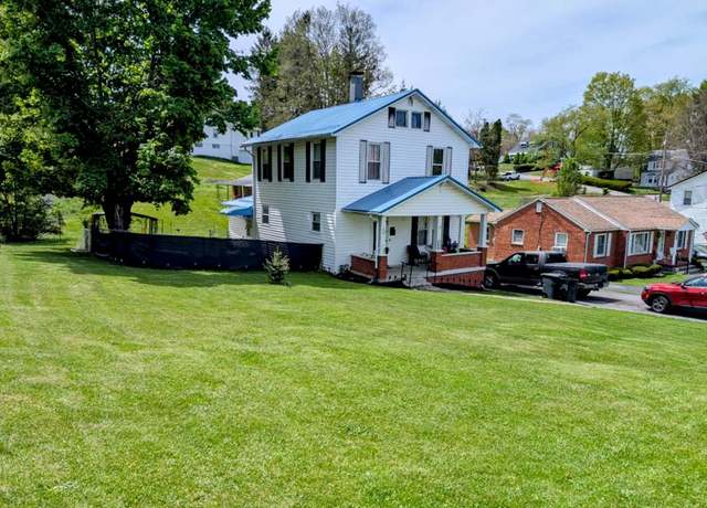 Property at 2616 Clovis St, Bluefield, WV 24701, 3 beds, 1.5 baths