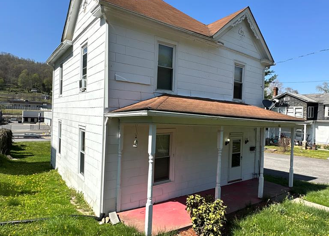 Property at 812 Highland Ave, Bluefield, WV 24701, 3 beds, 2 baths