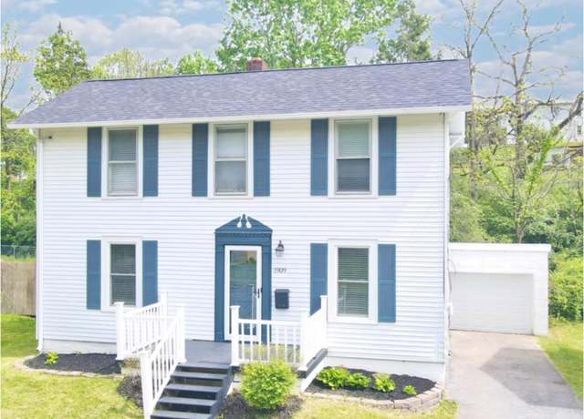 Property at 1909 College Ave, Bluefield, WV 24701, 3 beds, 1 bath