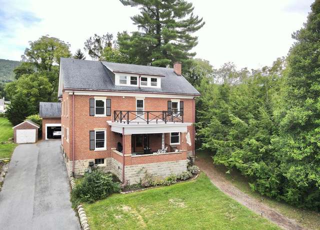 Property at 308 Parkway Ave, Bluefield, WV 24701, 5 beds, 3.5 baths
