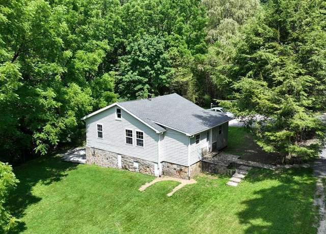 Property at 120 James St, Bluefield, VA 24605, 4 beds, 1 bath