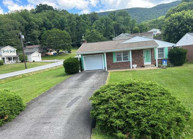 Property at 112 Pleasantview Dr, Bluefield, VA 24605, 3 beds, 2 baths