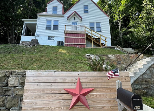 Property at 600 Nicholas St, Bluefield, WV 24701, 3 beds, 1.5 baths