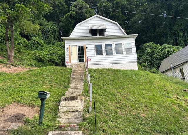 Property at 1322 Ronceverte St, Bluefield, WV 24701, 3 beds, 1 bath